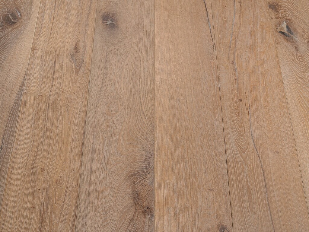 Timberlay Engineered Oak Flooring, Distressed & White Oiled, 220x4x15 Mm