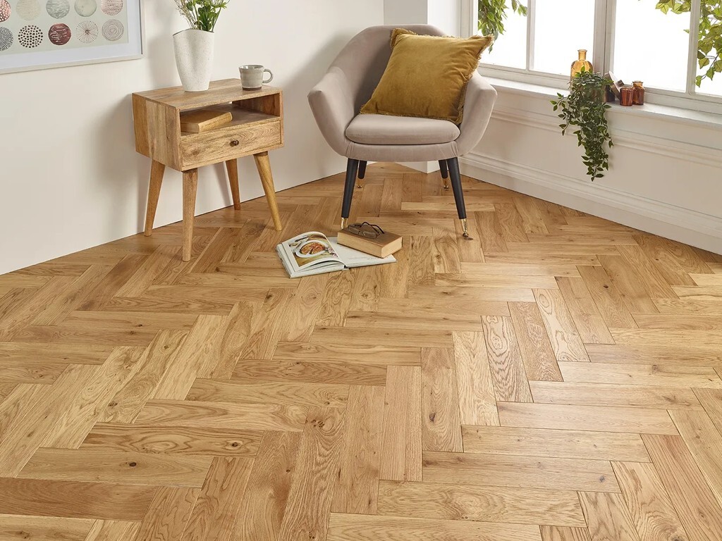 Evolve Herringbone Engineered Oak Parquet Flooring, Natural, Brushed & Lacquered, 90x4x400 mm