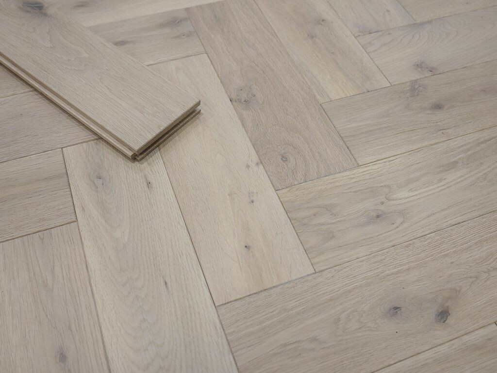 Timbercraft Herringbone Solid Oak Parquet Flooring, Invisible, Lacquered, 90x300x18 mm