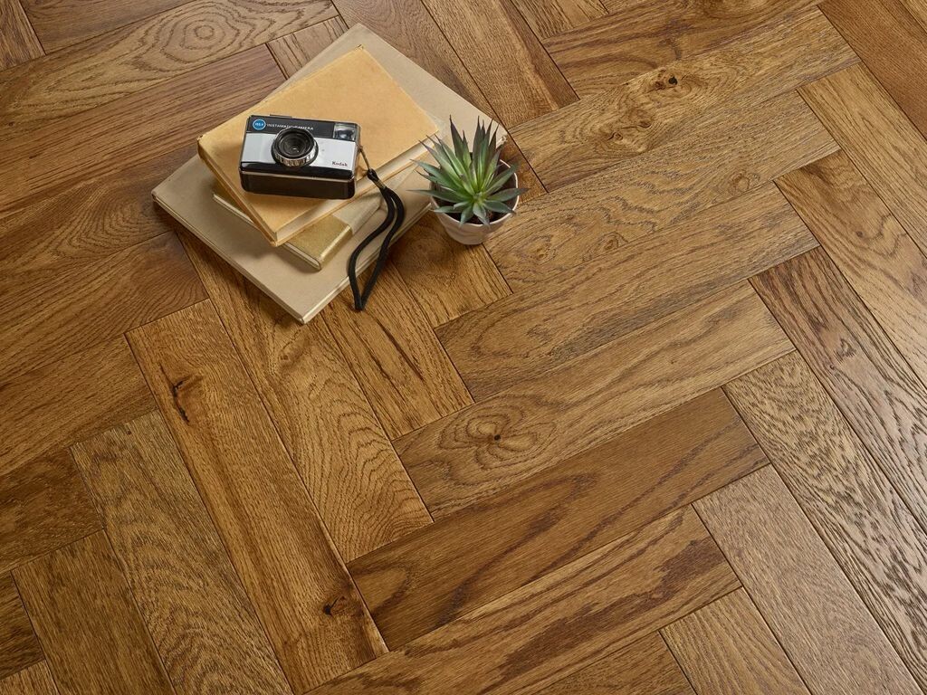 Evolve Herringbone Engineered Oak Parquet Flooring, Cognac, Brushed & Lacquered, 90x4x400 mm