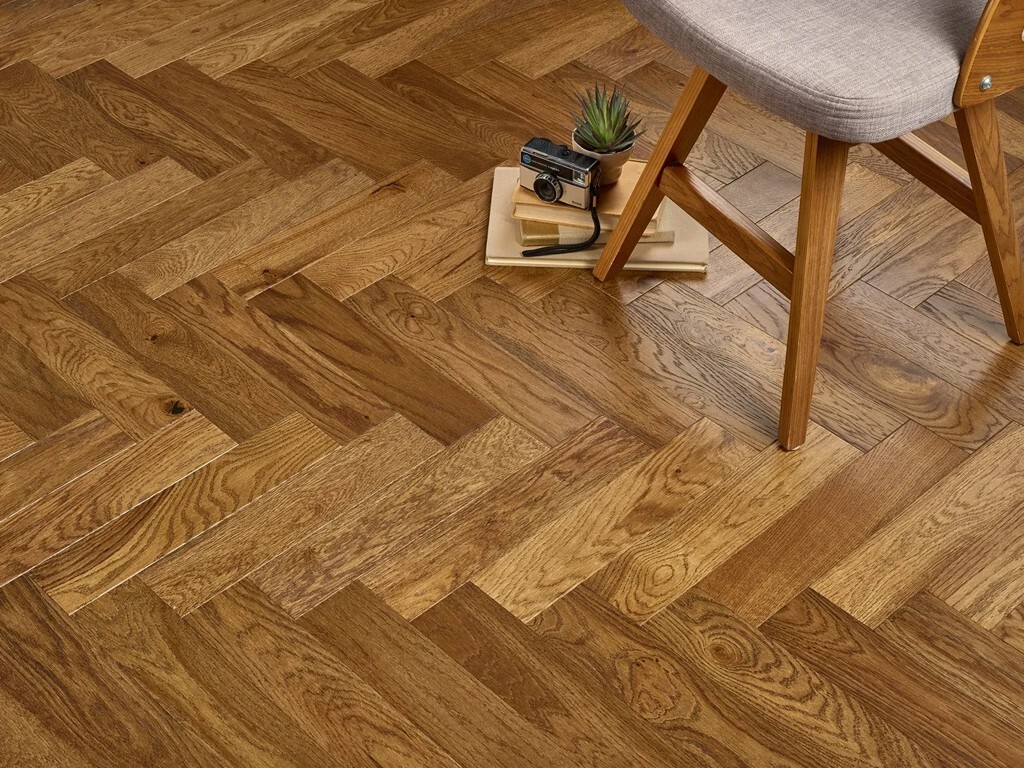 Evolve Herringbone Engineered Oak Parquet Flooring, Cognac, Brushed & Lacquered, 90x4x400 mm