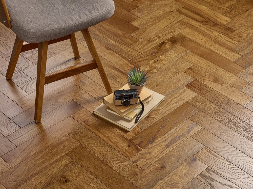 Evolve Herringbone Engineered Oak Parquet Flooring, Cognac, Brushed & Lacquered, 90x4x400 mm