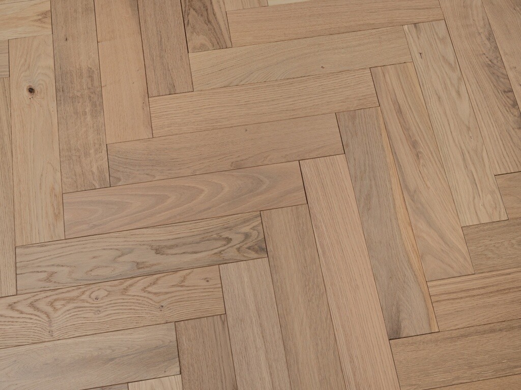 Timbercraft Herringbone Engineered Oak Parquet Flooring, Invisible, Lacquered, 90x450x14 Mm image